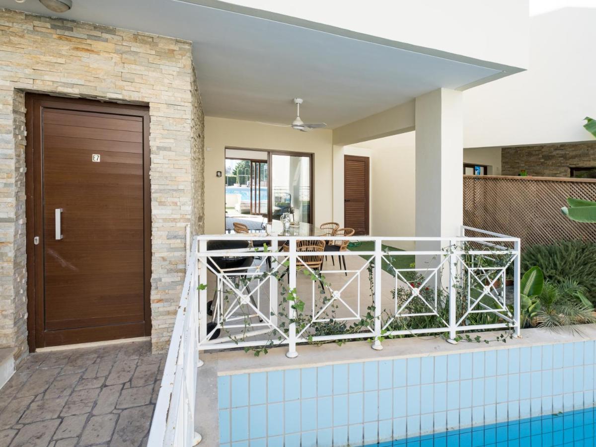 Sanders Aqua Park Resort - Precious 3-Bedroom Holiday Home With Shared Pool Лімасол Екстер'єр фото